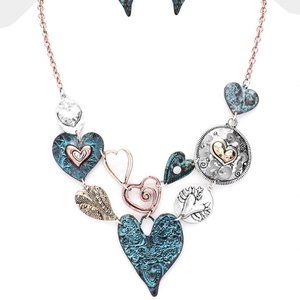 TEXTURED METAL HEART LINK BIB NECKLACE